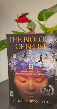 Item #410275 The Biology of Belief. Bruce H. LIPTON, Ph D
